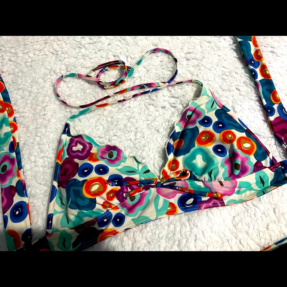 Cute & Flirty Ruffled Bikini - Picture 2 of 5
